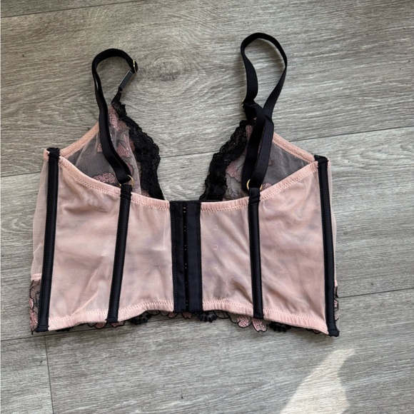 NWT Victorias Secret Lighlty Lined Bra - Picture 5 of 7